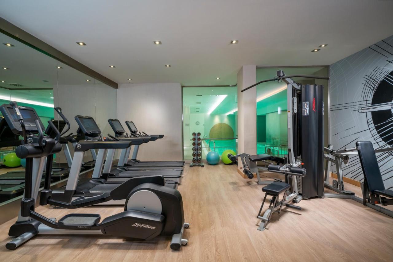 Novotel Istanbul Bosphorus Hotel Εξωτερικό φωτογραφία The gym at the hotel