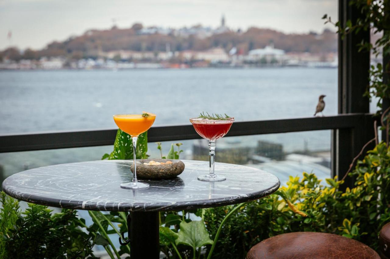 Novotel Istanbul Bosphorus Hotel Εξωτερικό φωτογραφία Cocktails at the bar