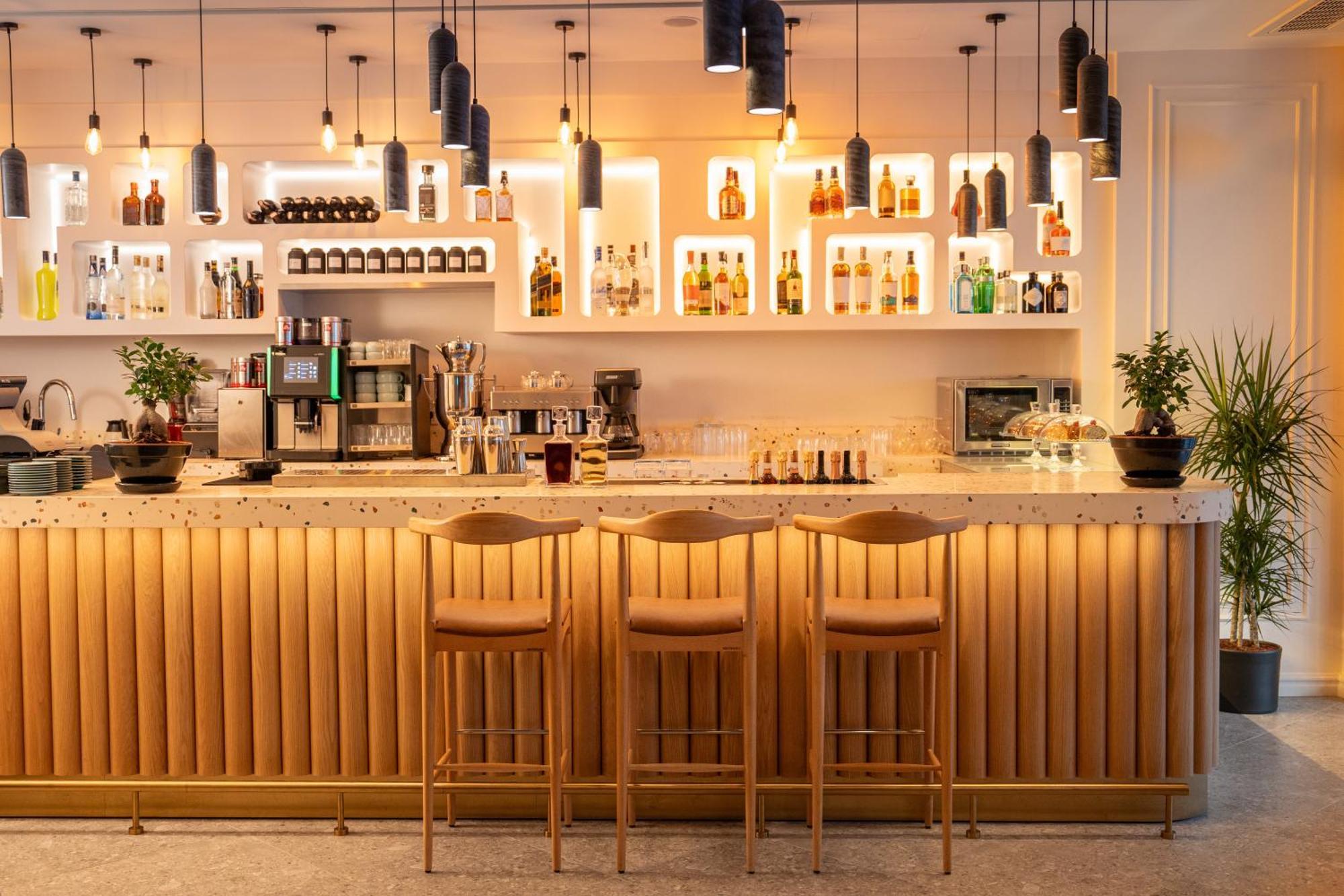 Novotel Istanbul Bosphorus Hotel Εξωτερικό φωτογραφία The bar at the hotel