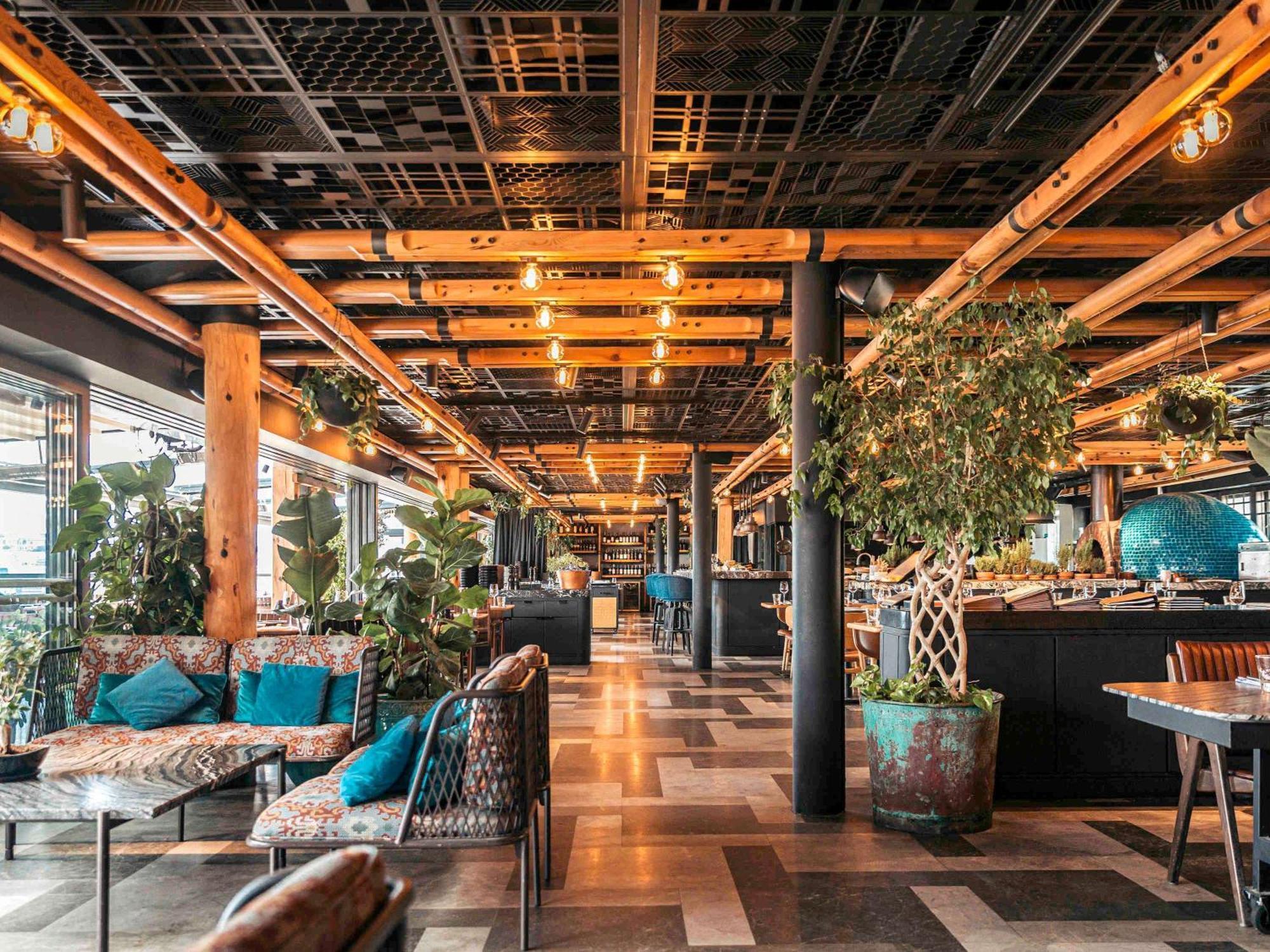 Novotel Istanbul Bosphorus Hotel Εξωτερικό φωτογραφία The interior of the restaurant
