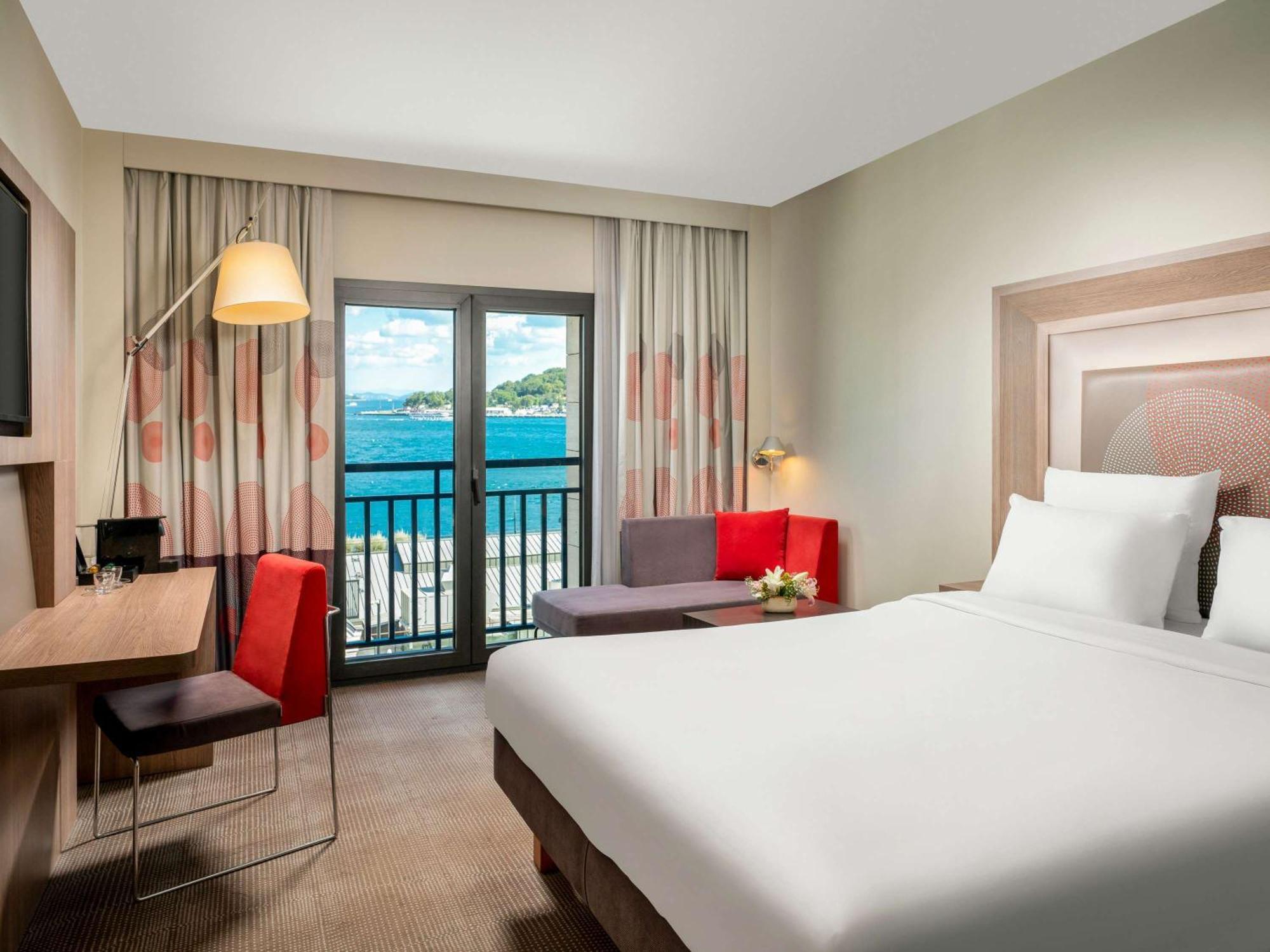 Novotel Istanbul Bosphorus Hotel Εξωτερικό φωτογραφία A room at the Hilton Athens