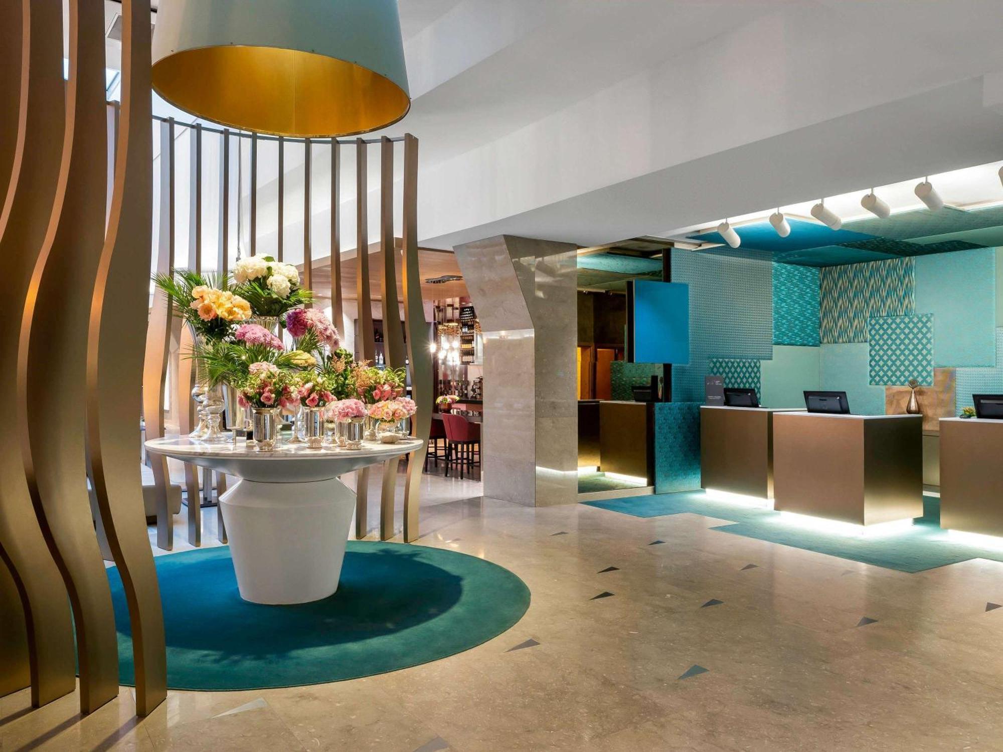 Novotel Istanbul Bosphorus Hotel Εξωτερικό φωτογραφία The lobby of the hotel